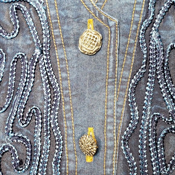 Parsley & Sage Embroidery Chambray Vest - Picture 7 of 11